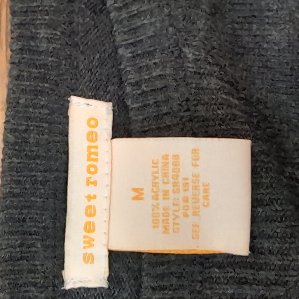 Sweet Romeo Sweater - Picture 4 of 7